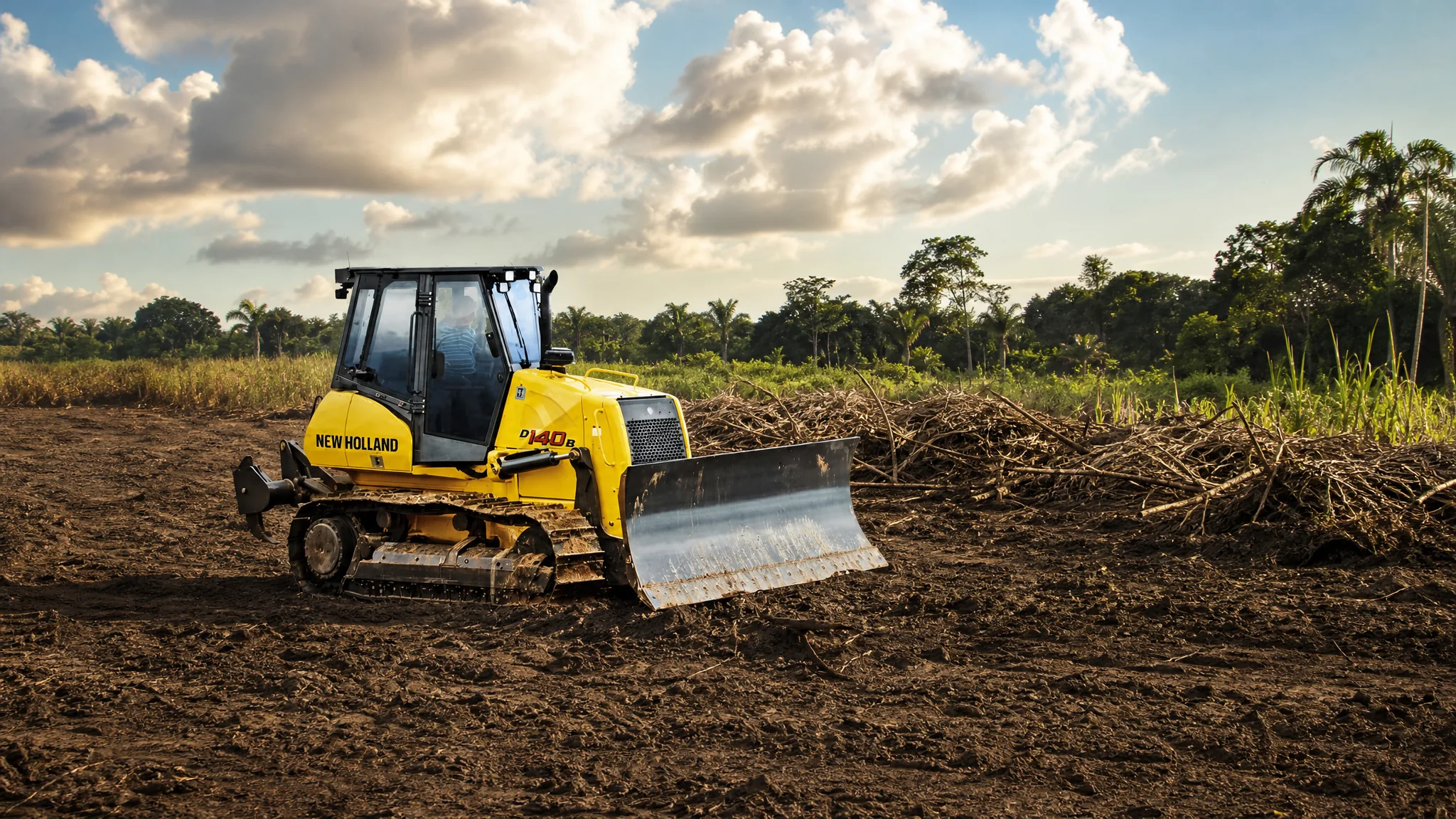 Tractor de orugas New Holland D140B — Agroindustria