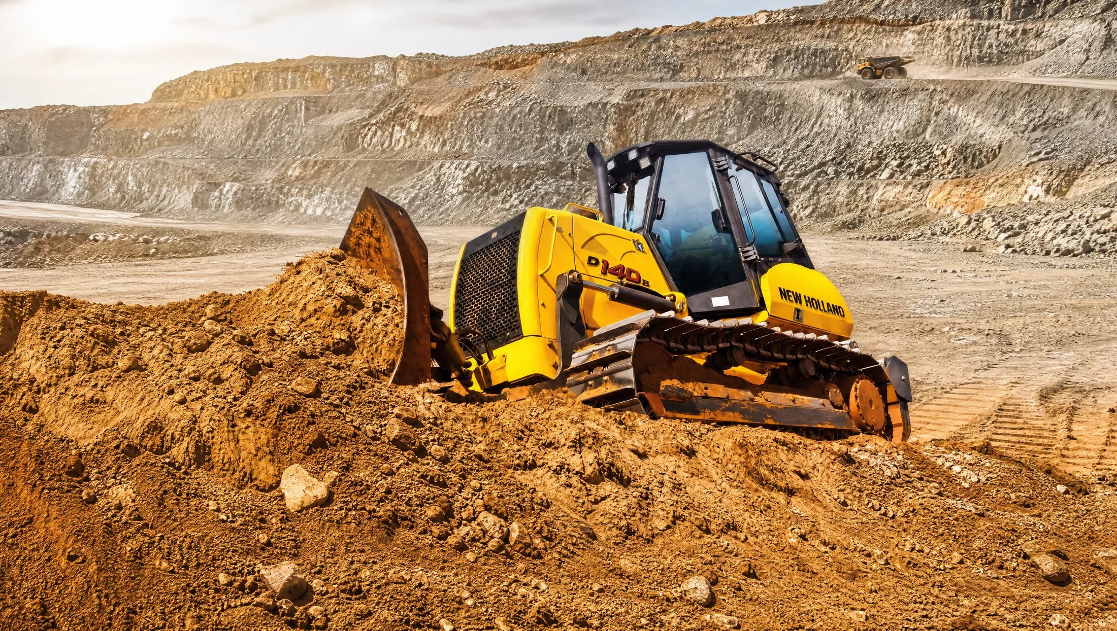 Tractor de orugas New Holland D140B — Minería
