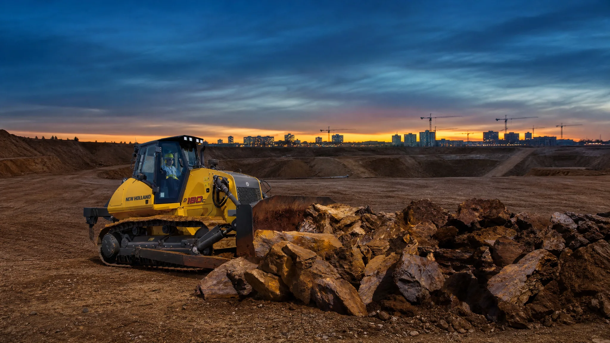 Tractor de orugas New Holland D180C — Urbanismo y obra civil