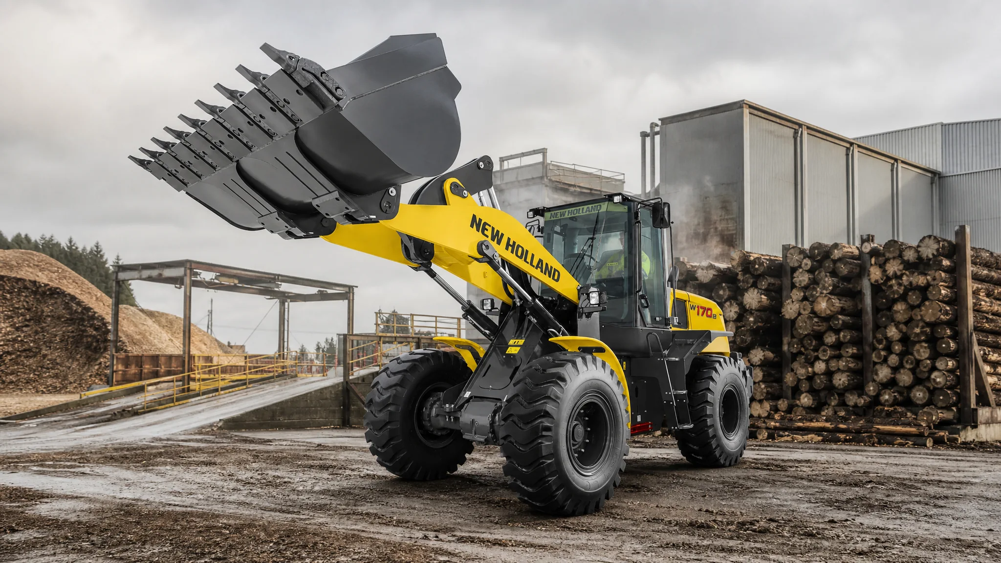 Cargadora frontal New Holland W170B — Industria y patios